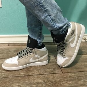 JORDAN 1 - DESERT SAND!
